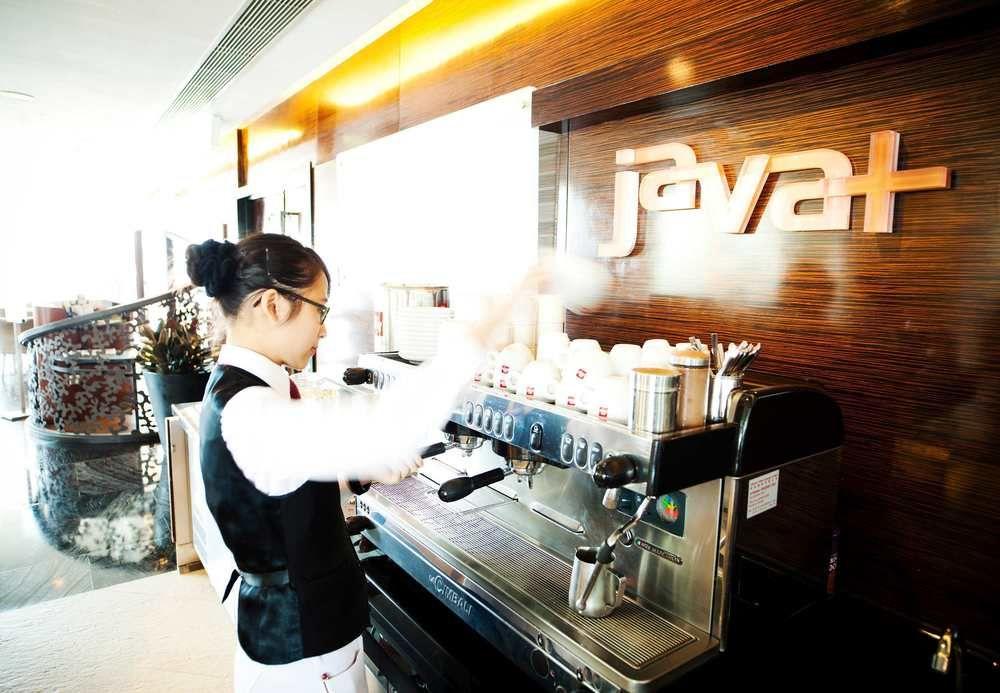 Hong Kong Skycity Marriott Hotel Eksteriør billede A barista at work